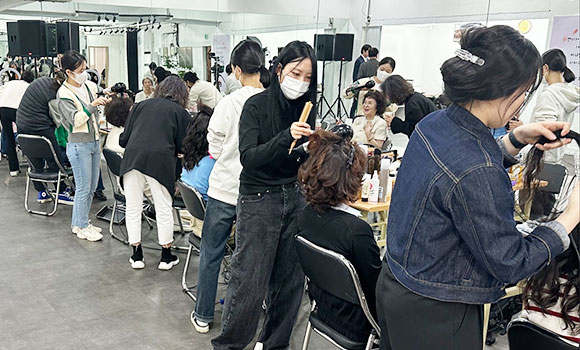 올댓뷰티아카데미 헤어, 메이크업 실습팀! 시니어모델협회 수료식에 떴다.